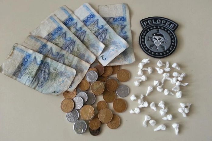 Polícia prende dupla suspeita de tráfico de drogas