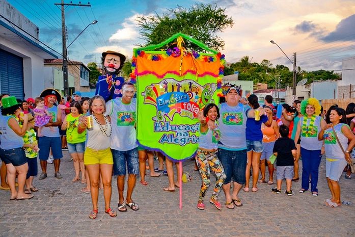 Grito de carnaval reúne centenas de foliões em Limoeiro de Anadia