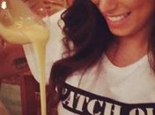 Anitta janta com amigo no Rio: "momento de felicidade"