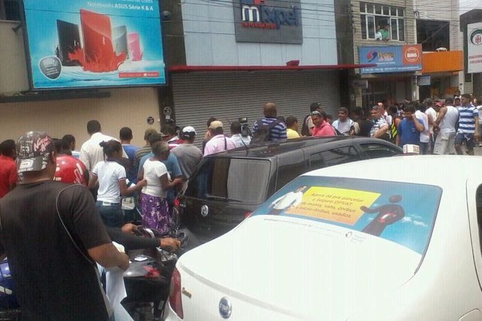 Troca de tiros em saidinha de banco deixa assaltante morto e suspeito ferido