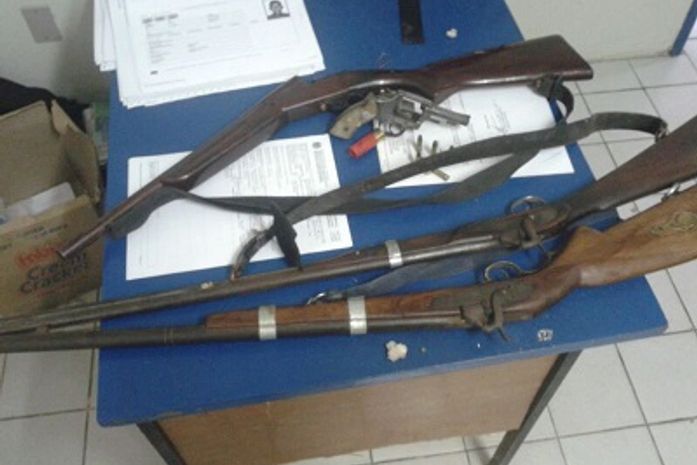 Armas aprrendidas dentro do veículo