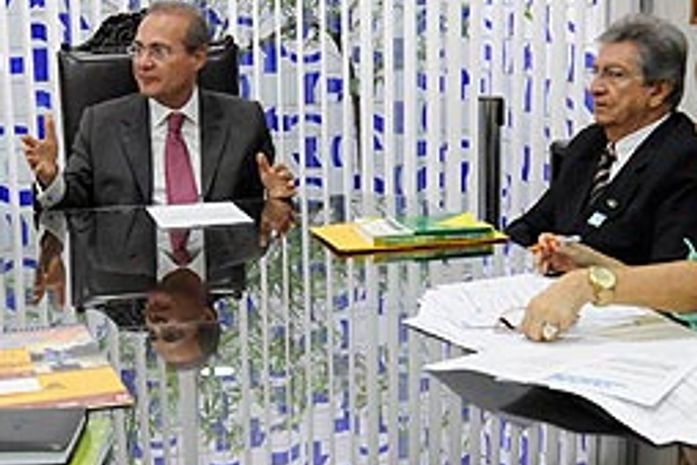 Senador Renan recebendo em audiência o reitor João Sampaio