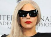 Lady Gaga é proibidida de cantar em palco cheio de Doritos
