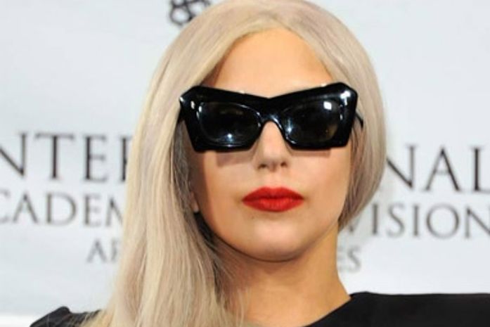 Lady Gaga é proibidida de cantar em palco cheio de Doritos
