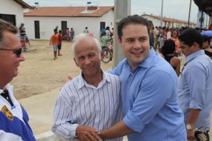 Deputado participa de entrega do programa Minha Casa, Minha Vida
