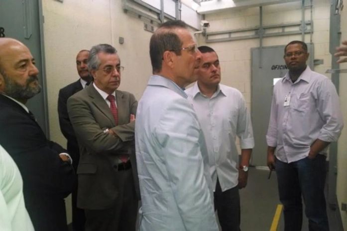 Desembargador corregedor Alcides Gusmão e juízes inspecionam presídio do interior