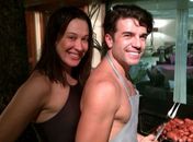Namorado prepara churrasco para Claudia Raia