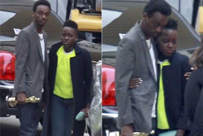 Lupita Nyong'o é flagrada trocando carinho com rapaz