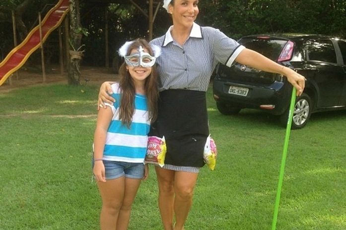 Ivete Sangalo ataca de empregue-te em bloco infantil