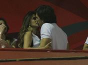 Paula Fernandes beija muito em camarote, em Salvador