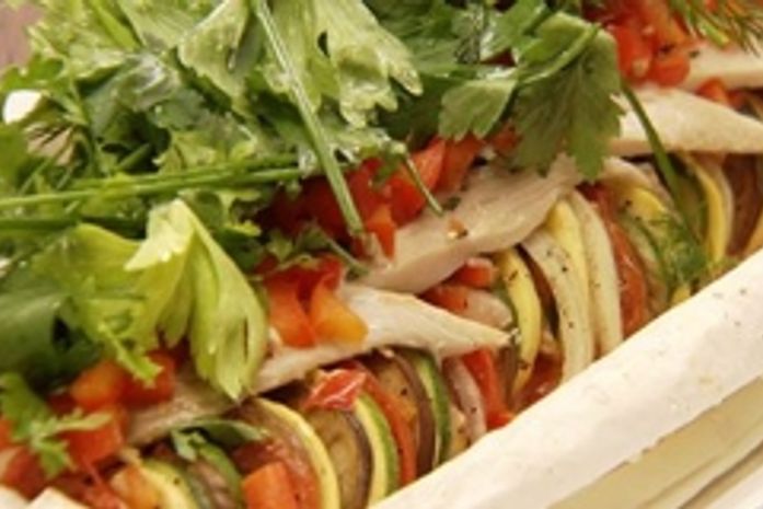 Aprenda a fazer Ratatouille de peixe-carvão-do-pacífico en papillote