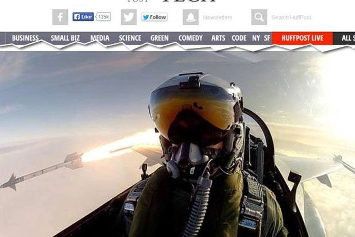 Nas alturas: piloto faz selfie no ar após lançar míssil