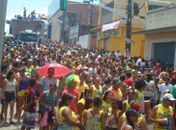 Arrastão fechando o Carnaval leva milhares de pessoas às ruas de São Miguel dos Campos