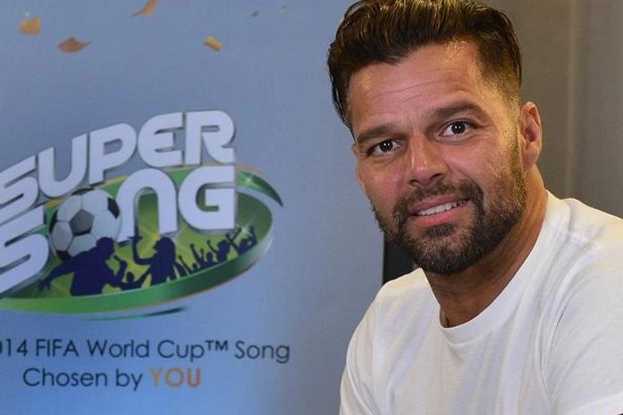 Solteiro e com novo manager, Ricky Martin diz: "me sinto bem"