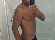 Jornal: jogador Adriano estaria namorando modelo paulista
