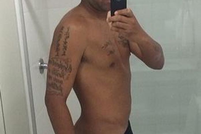 Jornal: jogador Adriano estaria namorando modelo paulista