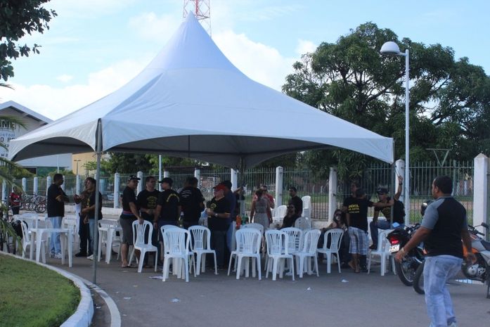 Sindpol faz vigília na porta do Porto de Maceió