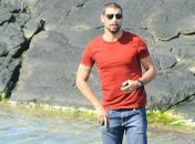 Cauã Reymond grava minissérie O Caçador, em Búzios