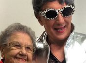 Otávio Mesquita posa de drag queen com Palmirinha