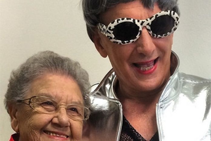 Otávio Mesquita posa de drag queen com Palmirinha