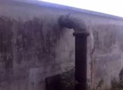 Desperdiço de água em reservatório da Casal revolta população