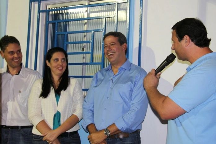 Dudu anunciando apoio a candidatura de Joãozinho Pereira ao Senado, com as sonoras risadas de Arthur Lira e a prefeita Paulline Pereira