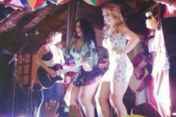 Scheila Carvalho e Sheila Mello dançam juntas novamente
