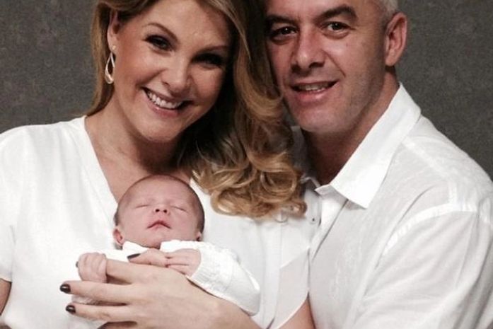 Ana Hickmann mostra pela primeira vez o rosto do filho