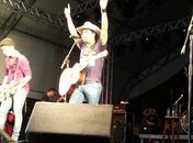 Edson se emociona em primeiro show sem o parceiro Hudson