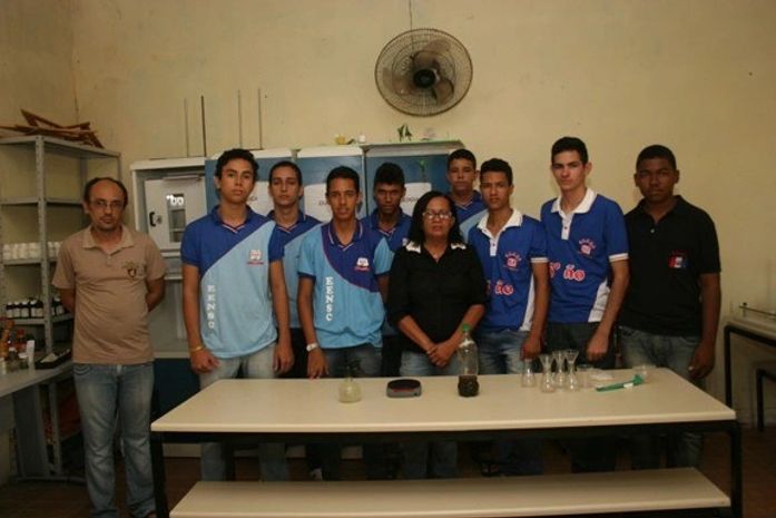 Escola de Lagoa da Canoa leva cinco trabalhos para Feira de Ciências da USP
