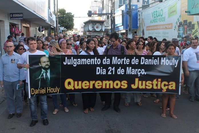 Familiares e amigos de Daniel Houly fazem caminhada em Arapiraca pedindo Justiça