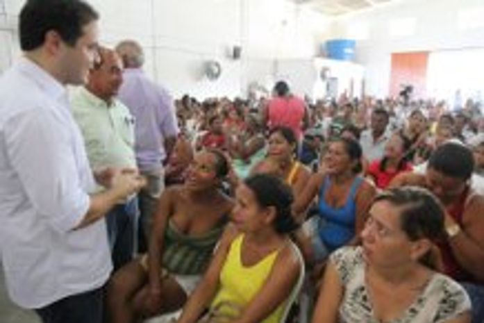 Renan Filho destaca importância da casa própria para pescadores