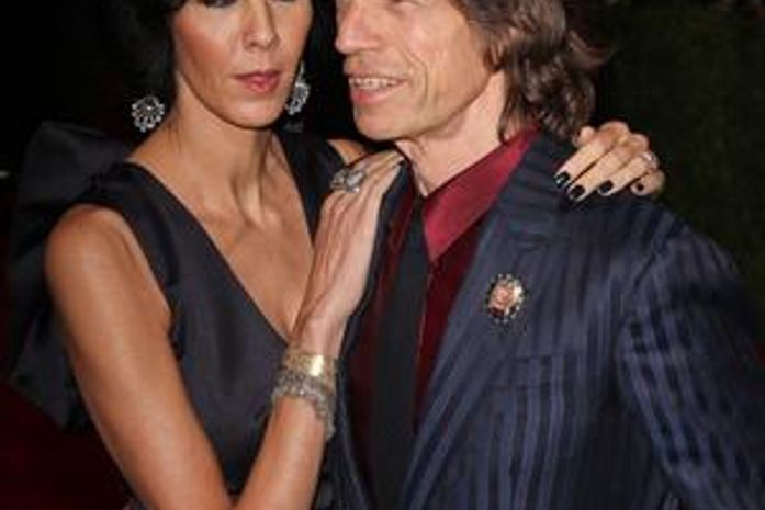 Rolling Stones cancelam show após morte da namorada de Jagger