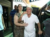 Renato Aragão deixa hospital: 'Coração novo, vida nova. Estou feliz'
