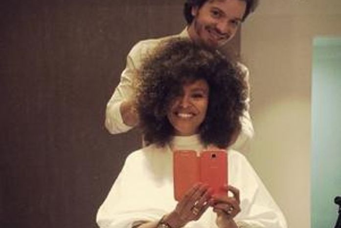 Sheron Menezzes vai ao cabeleireiro e posta foto: "tosa"