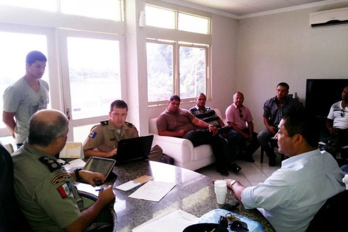 Taxistas se reúnem com comando do 3º Batalhão para solicitar intensificação das abordagens a táxis e combate aos clandestinos.