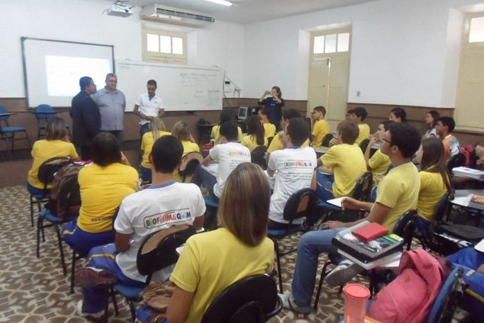 Prefeito George Clemente, e vice-prefeito Pedoca, participam de bate-papo com estudantes