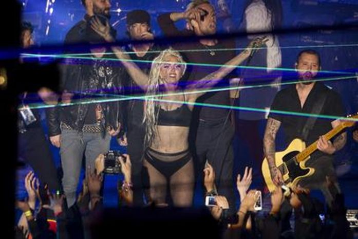 Lady Gaga quer apanhar e ser amordaçada no palco em turnê