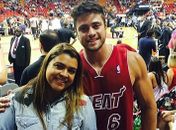 Preta Gil e Rodrigo Godoy curtem jogo de basquete em Miami