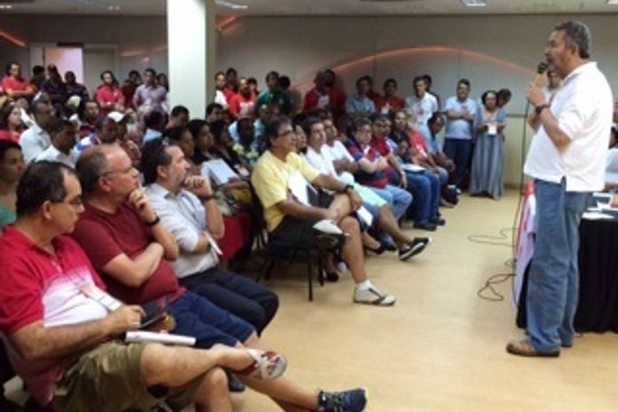 Deputado Paulão fala no Encontro de Tática Eleitoral do PT Alagoas