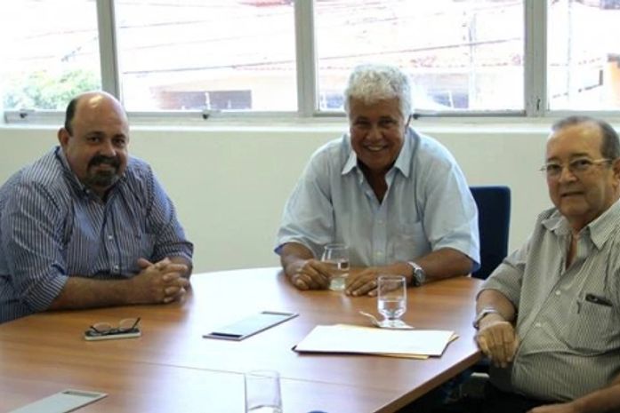 Nonô com os dirigentes do CDL.