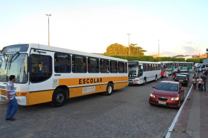 Prefeitura de São Miguel dos Campos aumenta número de transportes para estudantes de nível superior