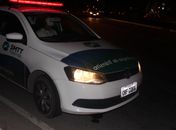 Agentes da SMTT estão no local da ocorrência