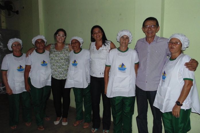 Merendeiras de Lagoa da Canoa recebem uniformes e curso de capacitação