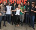 Integrantes do Guns N' Roses visitam mostra de David Bowie