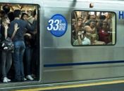 A vítima chamou a segurança do Metrô, que deteve a acusada e a levou à Delegacia do Metropolitano