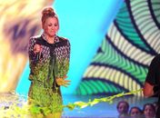 Atriz de 'Big Bang Theory' leva banho de gosma em premiação