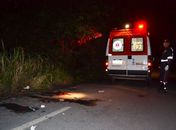 Colisão entre carro e moto deixa família ferida na AL-220