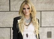 Isabelle Drummond vive personagem inspirada em Lindsay Lohan