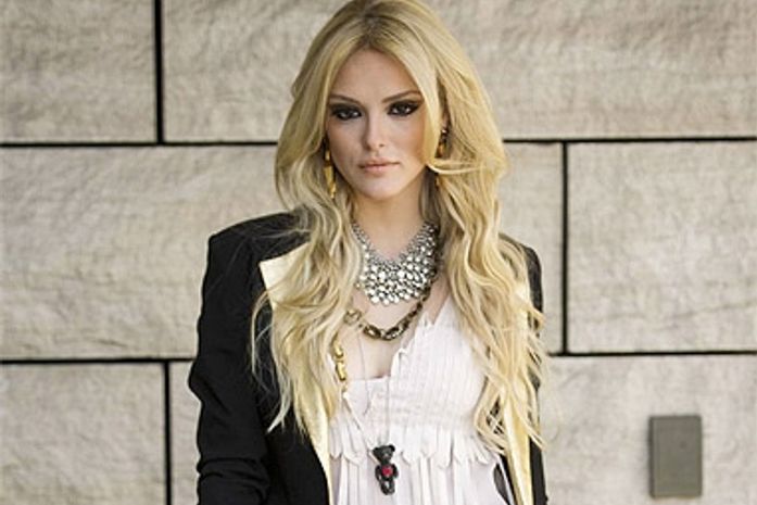 Isabelle Drummond vive personagem inspirada em Lindsay Lohan